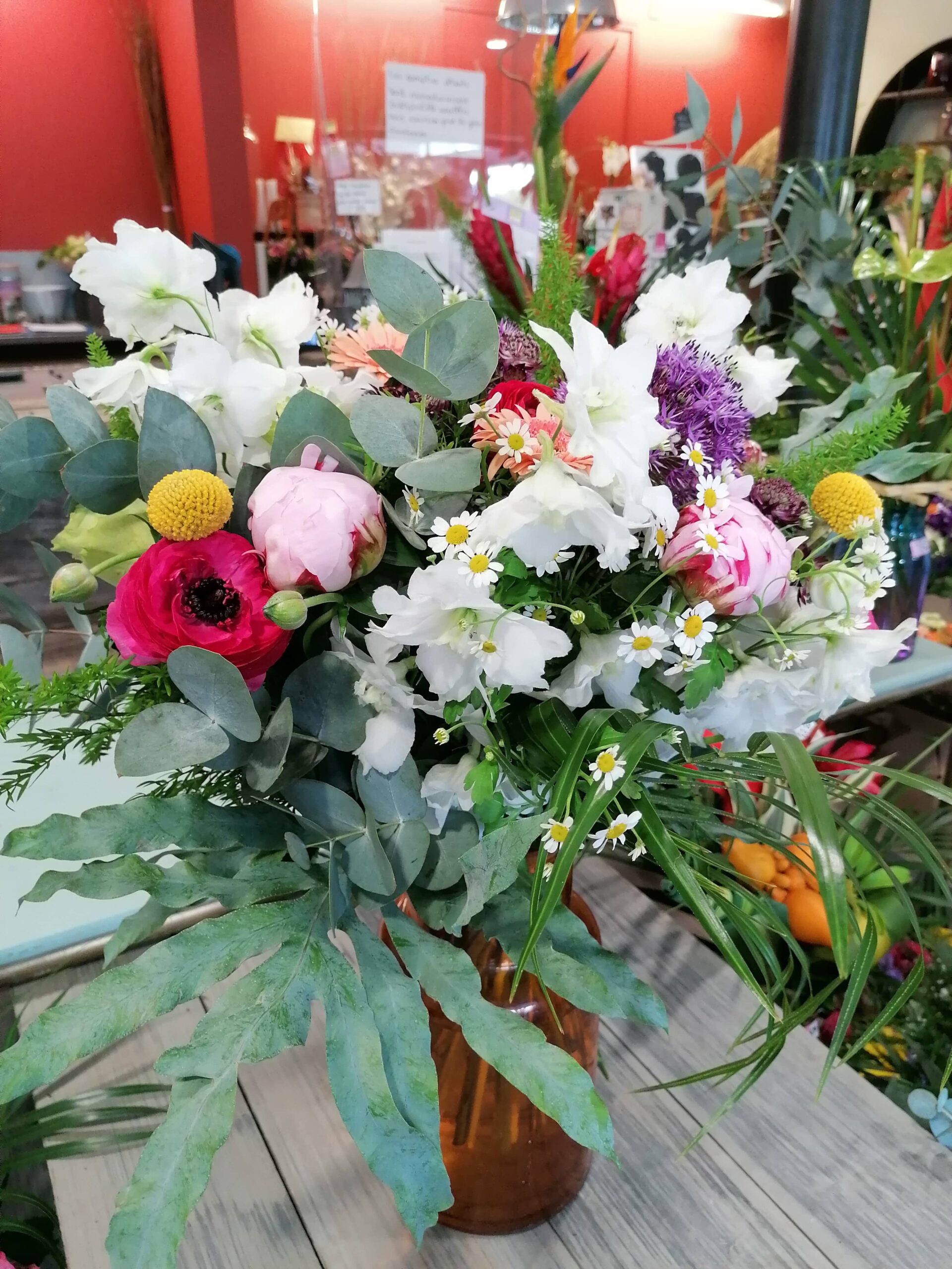 La Halle aux fleurs à Challans, magasin spécialisé dans la vente de fleurs et de plantes pour les particuliers comme les professionnels.